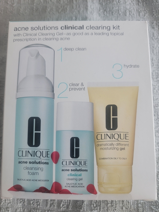 Clinique Other - Clinique Acne Solutions Kit — Light Blue and Yellow